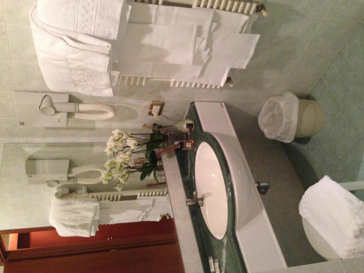 Hotel Piero Della Francesca Arezzo Zimmer foto