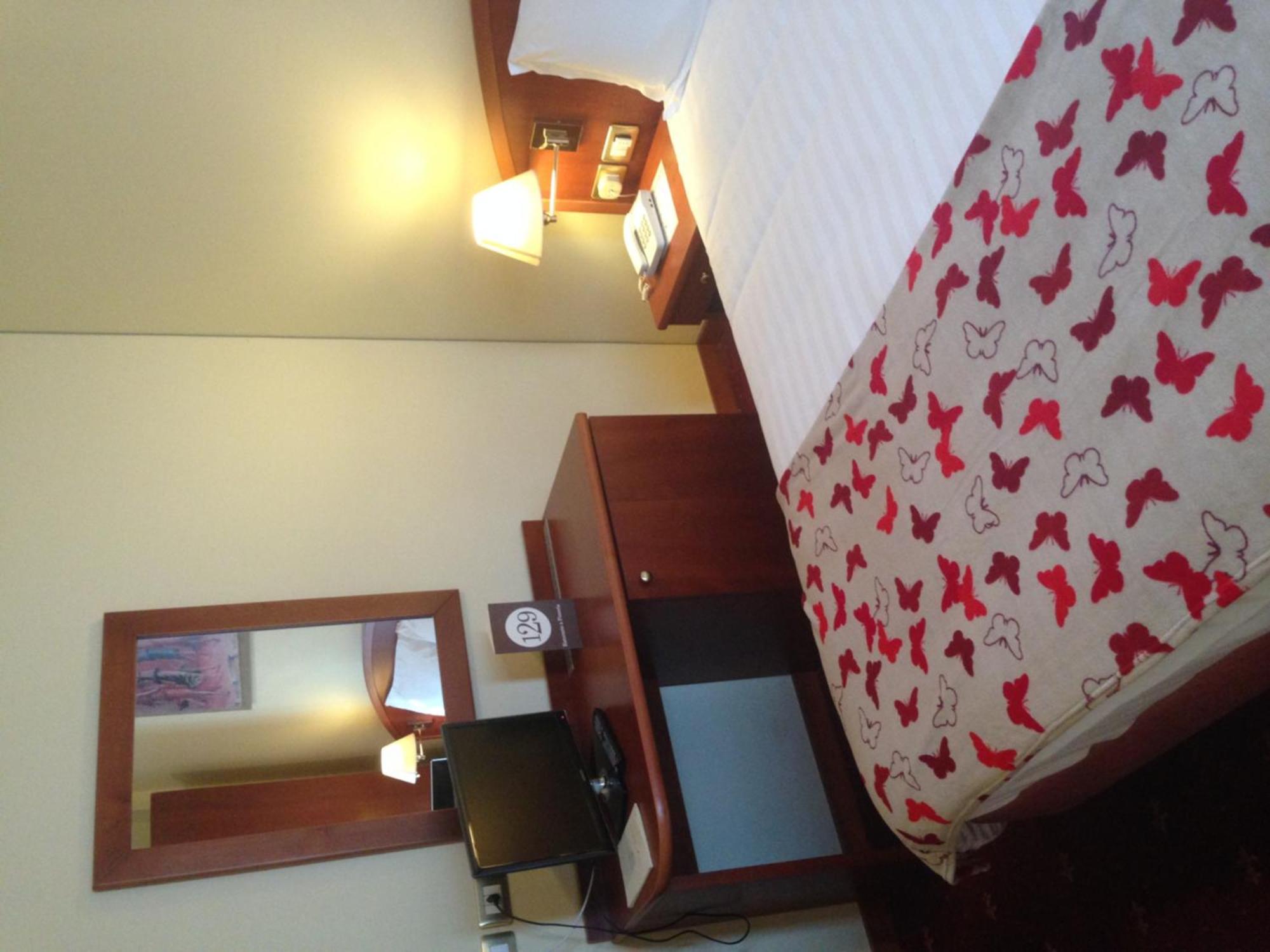 Hotel Piero Della Francesca Arezzo Zimmer foto